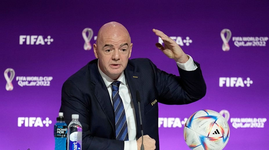Prezidenta FIFA odpor Európy odradil. Rozhodnutie predať majstrovstvá sveta si rozmyslel