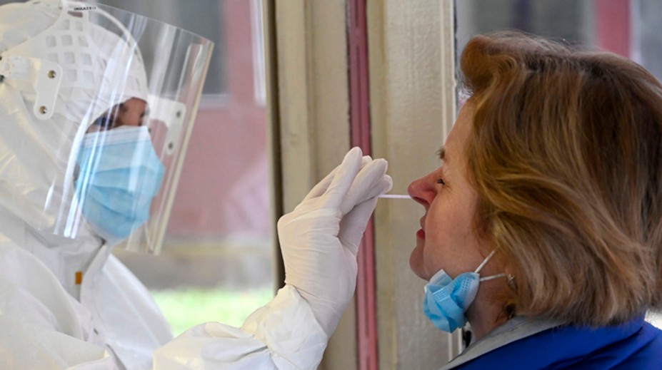 Vyšiel vám pozitívny výsledok testu na koronavírus? Takto by ste mali postupovať