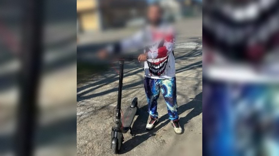 Muž na kolobežke nafúkal závratnú hodnotu. Policajtom sa priznal, že si išiel po ďalšiu fľašu vodky