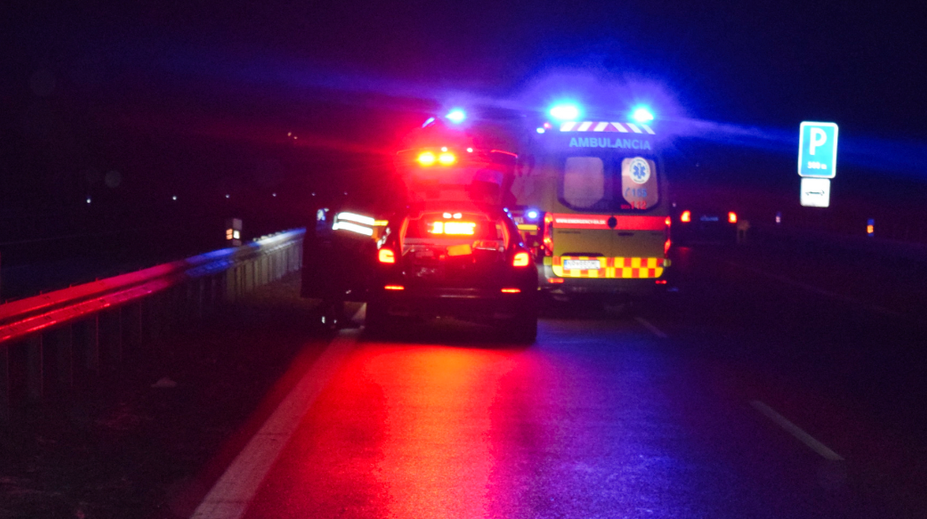 FOTO: Ojedinelá tragédia na R1. Mladá žena vypadla, alebo vyskočila z taxíka,  usmrtilo ju ďalšie auto