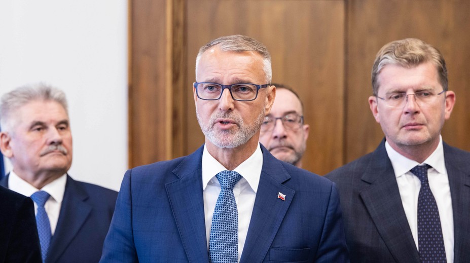 Nevieme dať poslancovi fúkať, tvrdí Raši. Pre novinárov sa nové pravidlá vraj nechystajú