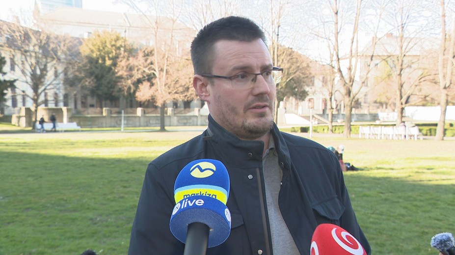 Z policajnej cely rovno do práce. Obvinený prokurátor Šúrek prehovoril po noci za mrežami