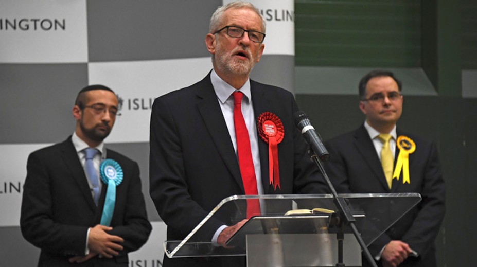 Vodca britských labouristov Jeremy Corbyn nepovedie svoju stranu do ďalších volieb