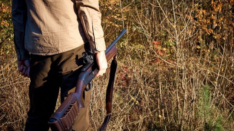 Brutálny omyl na obyčajnej poľovačke. Pri love strelil muž do hlavy kolegu