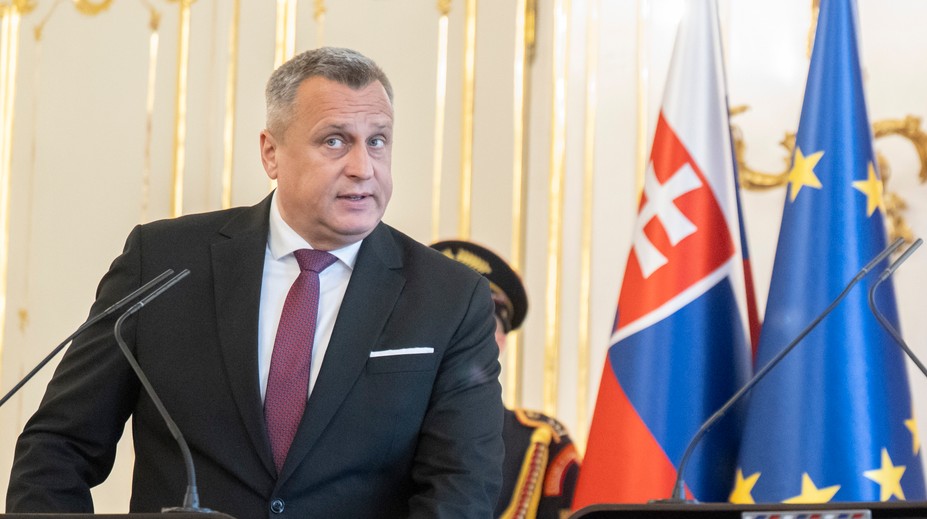 Chceli by ste, aby vás zosobášil poslanec, minister či prezident? Čoskoro to už môže byť realita