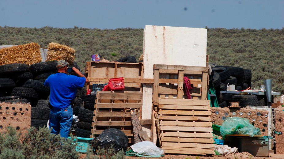 Otrasný prípad väznených detí na púšti v USA: Trénovali ich na streľbu na školách