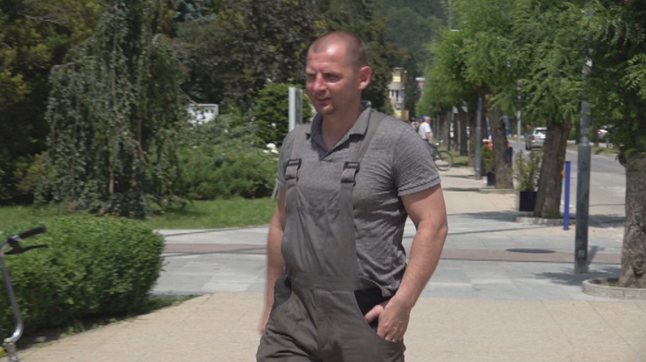 Marián Mišún, ktorý pálil vlajku EÚ, sa opäť uchádza o policajnú uniformu