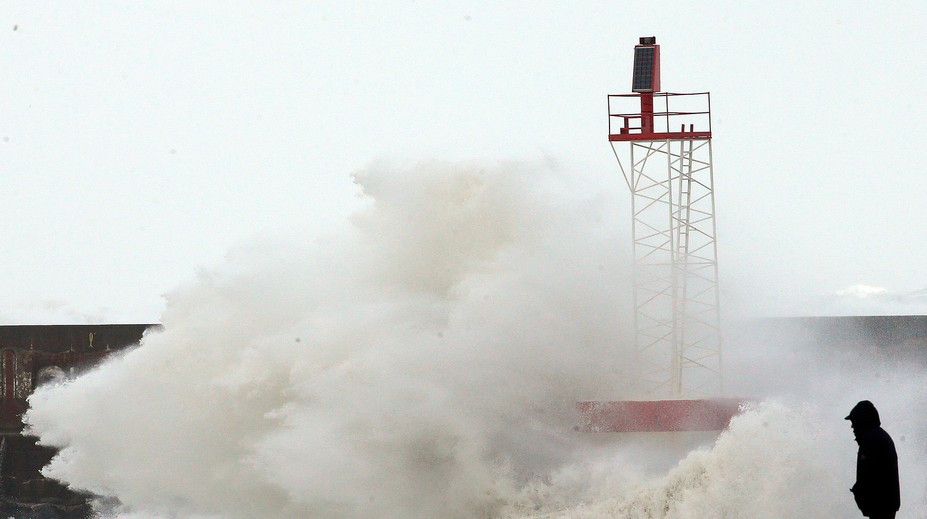 Pre tlakovú níž Amélie je vo Francúzsku bez elektriny 140 000 domácností