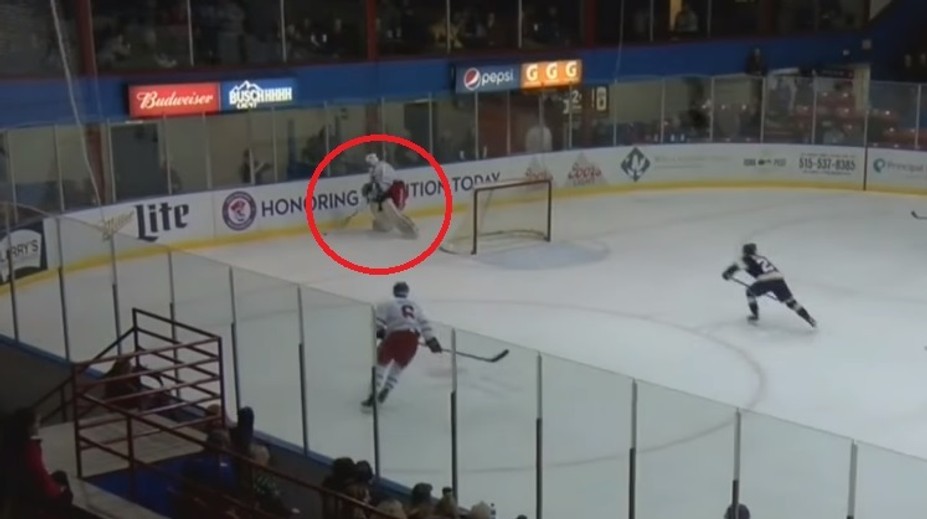 VIDEO: Slovenský brankár Durný v zámorskej lige rozhodol zápas gólom cez celé klzisko