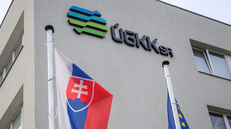 Kataster ani rok po hackerskom útoku nefunguje naplno. Za niektoré úkony tak ľudia musia platiť viac