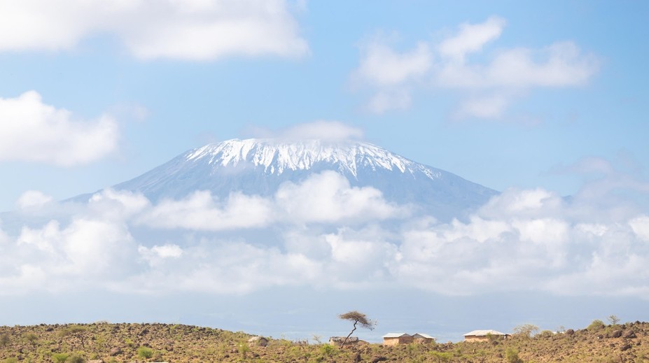 Blízko Kilimandžára sa zrútil vrtuľník. Medzi piatimi mŕtvymi sú aj dvaja Česi
