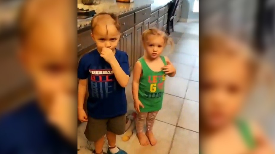 Matka zostala v slzách: Chlapec našiel holiaci strojček a vyholil, čo sa dalo