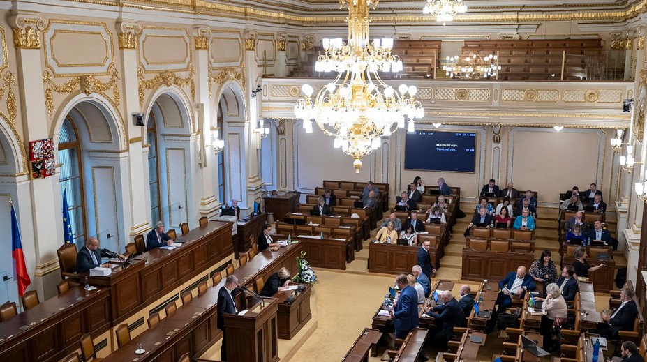 Poplach v českej snemovni. Konzultant poslankyne si na toalete zabudol zbraň a keď sa vrátil, už tam nebola