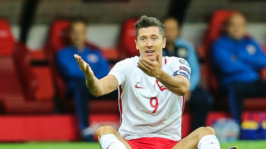 VIDEO: Šokujúce zlyhanie rozhodcov. Lewandowskému neuznali jasný gól
