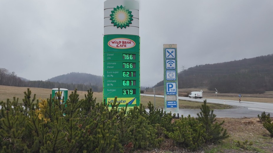 Palivá v Poľsku zlacneli o vyše 20 centov. Benzín je tam opäť lacnejší než na Slovensku