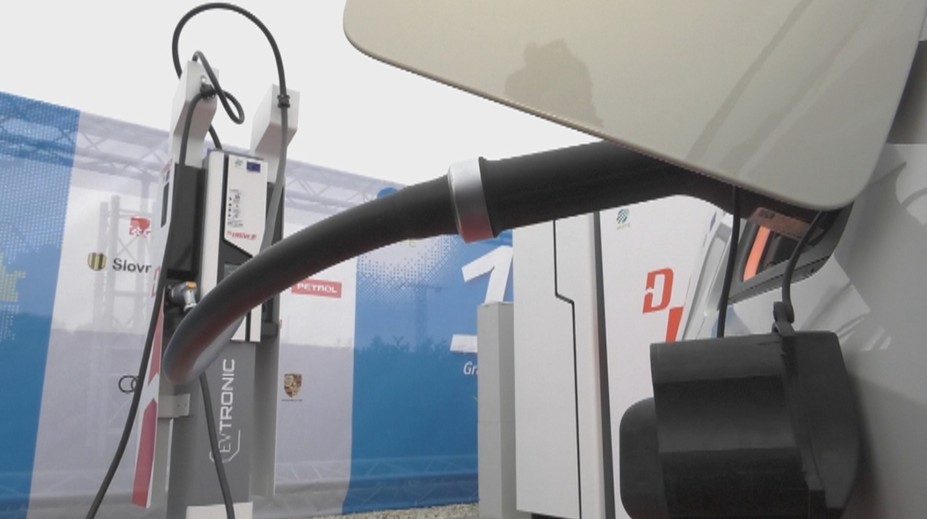 Od dnes môžete požiadať o dotáciu na budovanie elektronabíjačiek. Poskytne ju ministerstvo hospodárstva