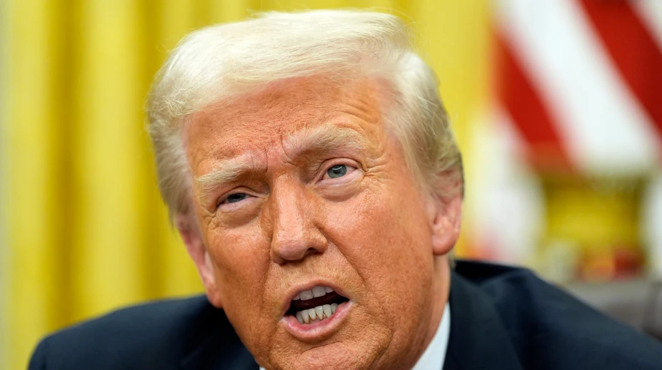 Trump cituje Napoleona: „Ten, kto zachraňuje svoju krajinu, neporušuje zákon“