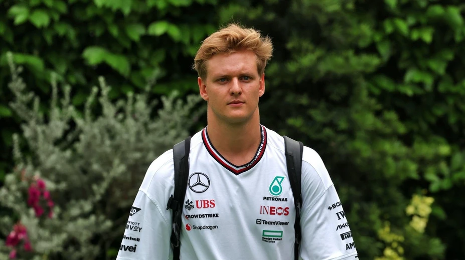Syn legendárneho Schumachera končí v Mercedese. Nahradiť by ho mal známy jazdec