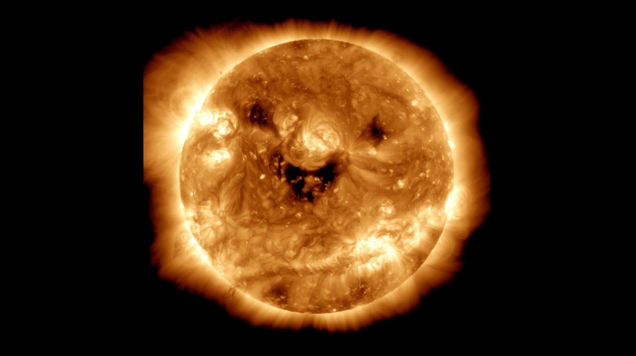 Usmievajúce sa Slnko na NASA snímkach môže byť aj nebezpečné. Fyzik zdvíha varovný prst