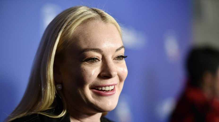 Lindsay Lohan po dlhšom čase pred kamerou. V 31 rokoch vyzerá ako vyžitá žena