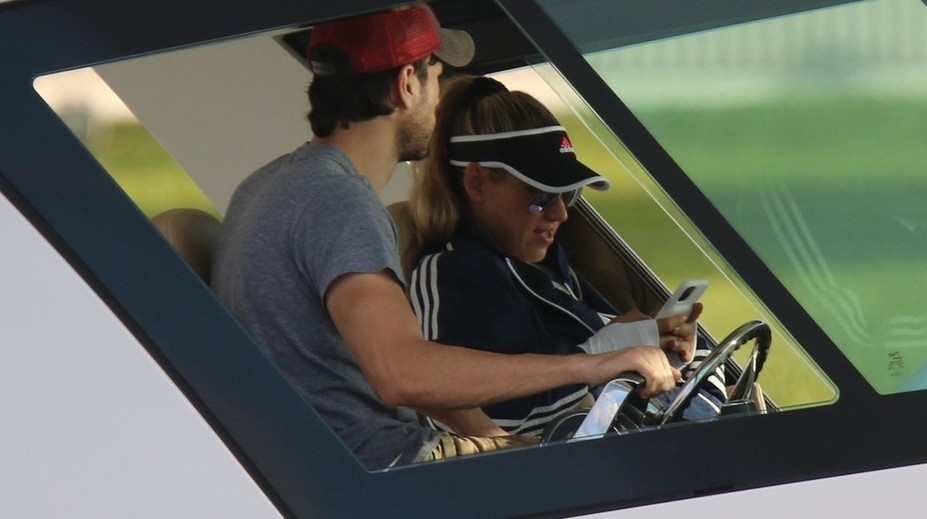 Utajené tehotenstvo, pôrod a zrazu fotky: Hviezdny pár ukázal dcérku