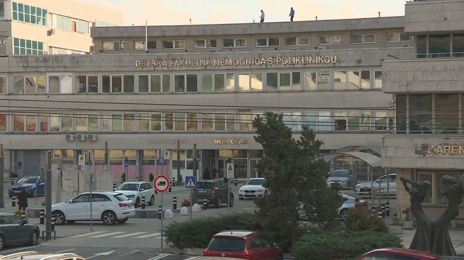 „O tretej ráno sme budili susedov.“ Otec z Bratislavy odišiel v noci z urgentu s chorým dieťaťom bez liekov