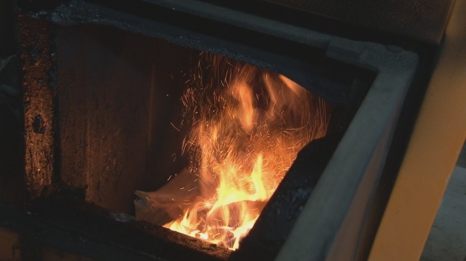 Plynové kotly majú nahradiť tie na drevo. Štát vám prispeje na výmenu