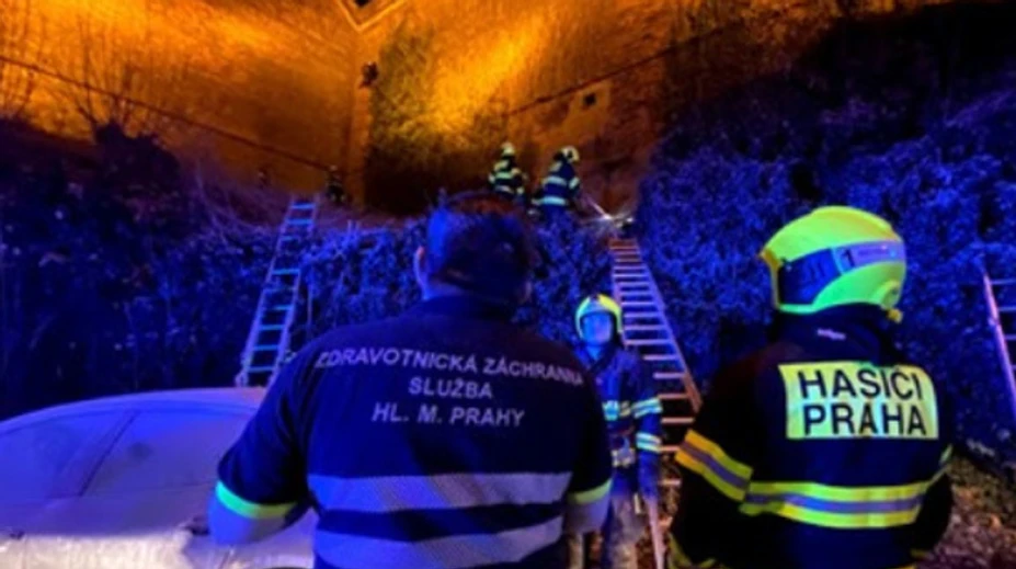 Žena prežila dlhý pád z hradieb pražského Vyšehradu, skončila v nemocnici