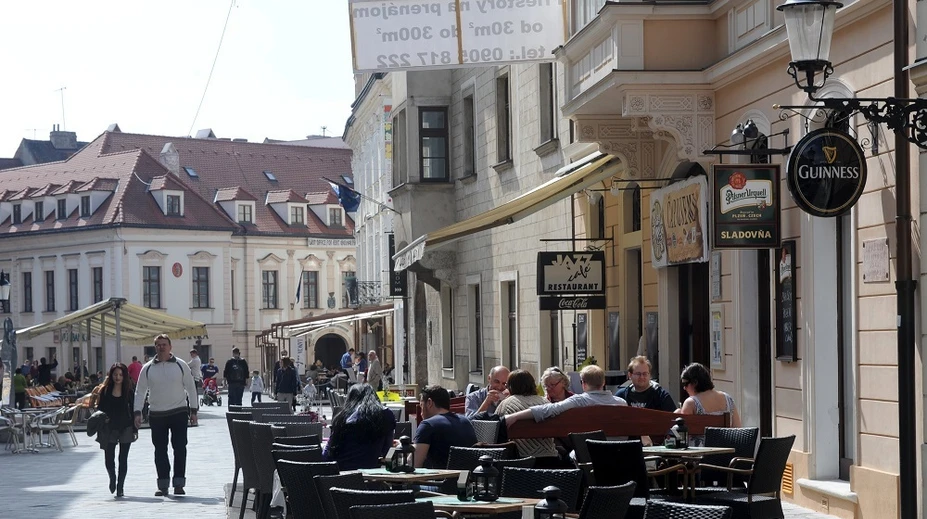 Bratislava zelená nebude. Regionálny hygienik odporučil, aby ostala v oranžovej farbe