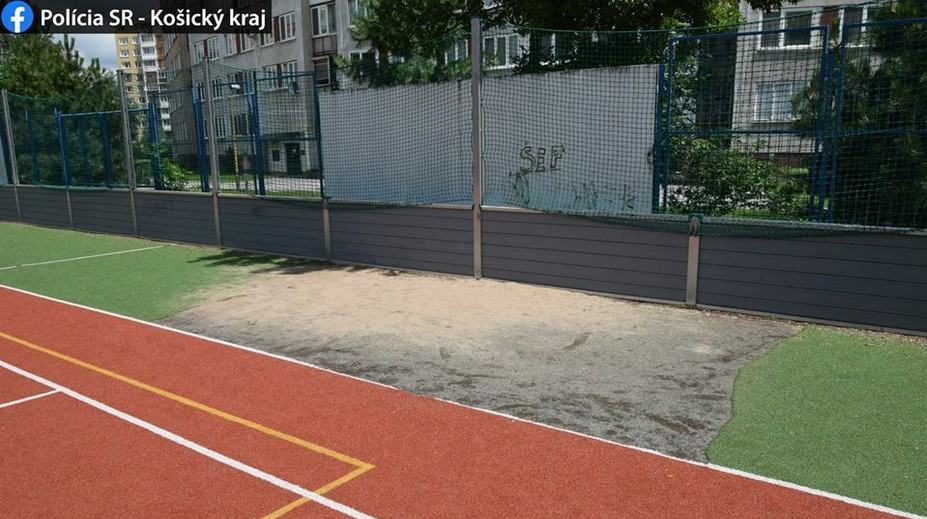 Kuriózna krádež v Košiciach: Z ihriska niekto ukradol kus trávnika