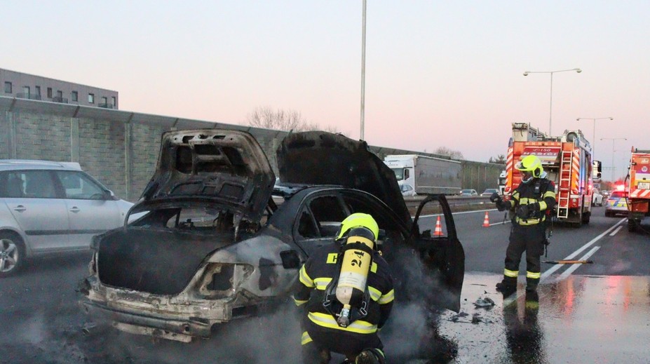 Pre zhorené auto na hlavnej tepne Bratislavy hodiny kolabovala doprava. Skrýva sa za tým bizarný príbeh