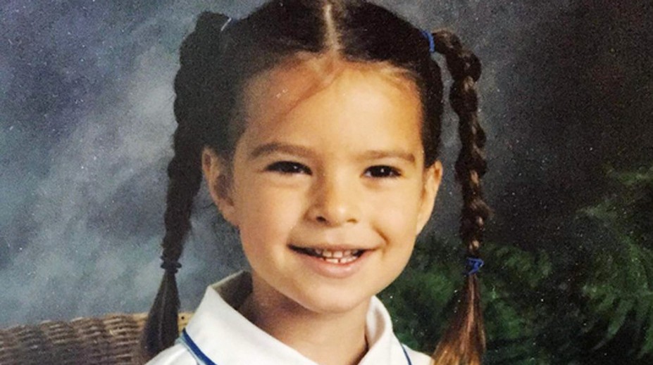 Z tohto chutného dievčatka vyrástla poriadne sexy kosť. Spoznávate ju?