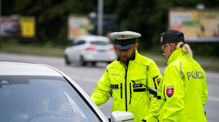 Vodiči, pozor. Pokuty môžu vystreliť až na 1 000 eur a hranica rýchlosti sa má znížiť