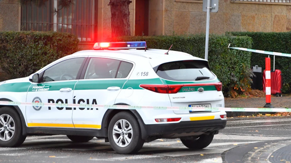Muž v Huncovciach napadol ženu, neskôr zaútočil nožom na policajtov