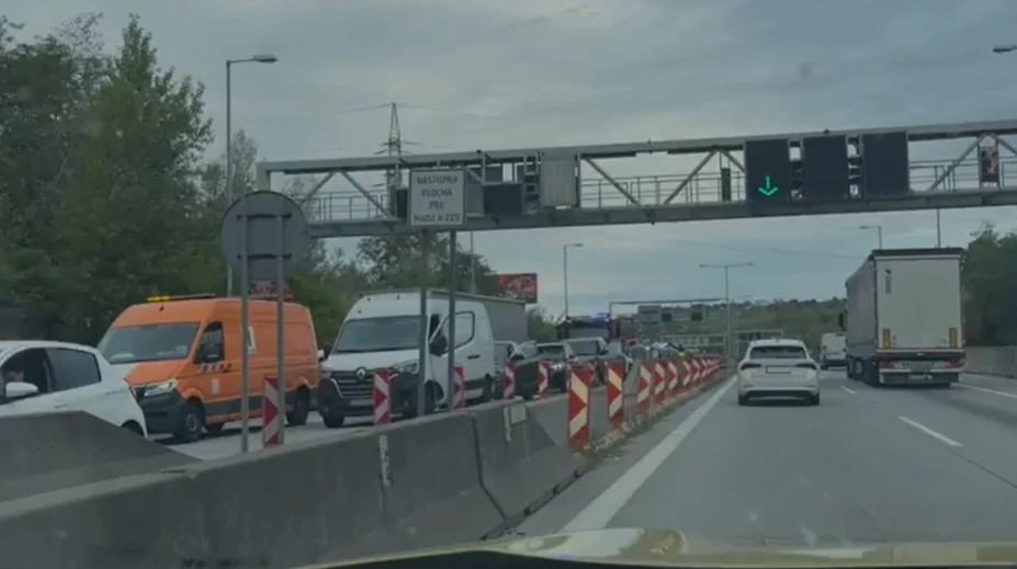 Tunel Sitina v smere do Bratislavy uzavreli. Dôvodom sú dve nehody