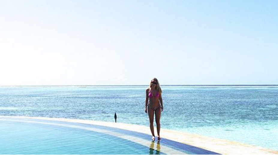 Za 12 mesiacov 12 dovoleniek. Kráska zarába a pritom si užíva