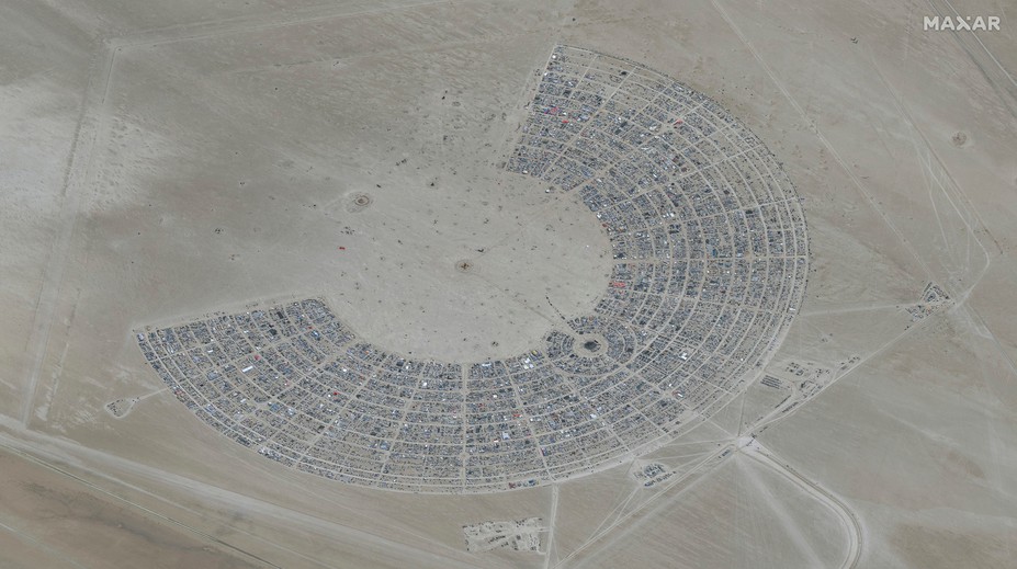 Tragédia na festivale Burning Man. Po silnom lejaku, ktorý premenil piesok na blato, hlásia jednu obeť