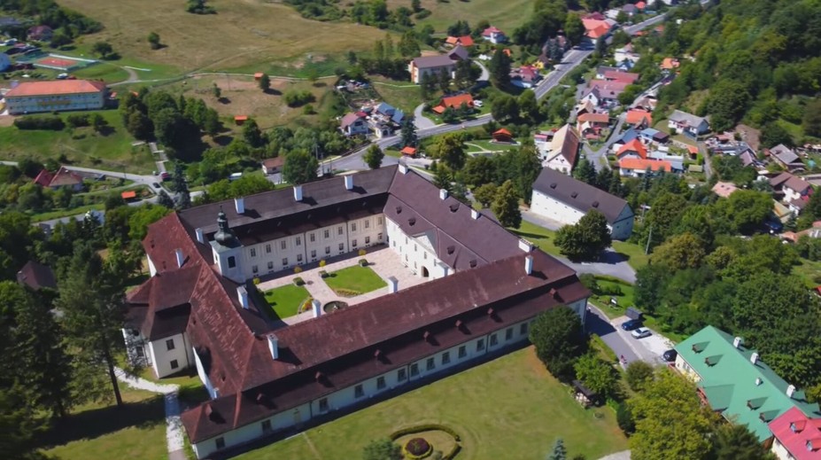 Má 365 okien a 52 izieb. Do jedného z najkrajších slovenských kaštieľov zakódovali celý kalendár