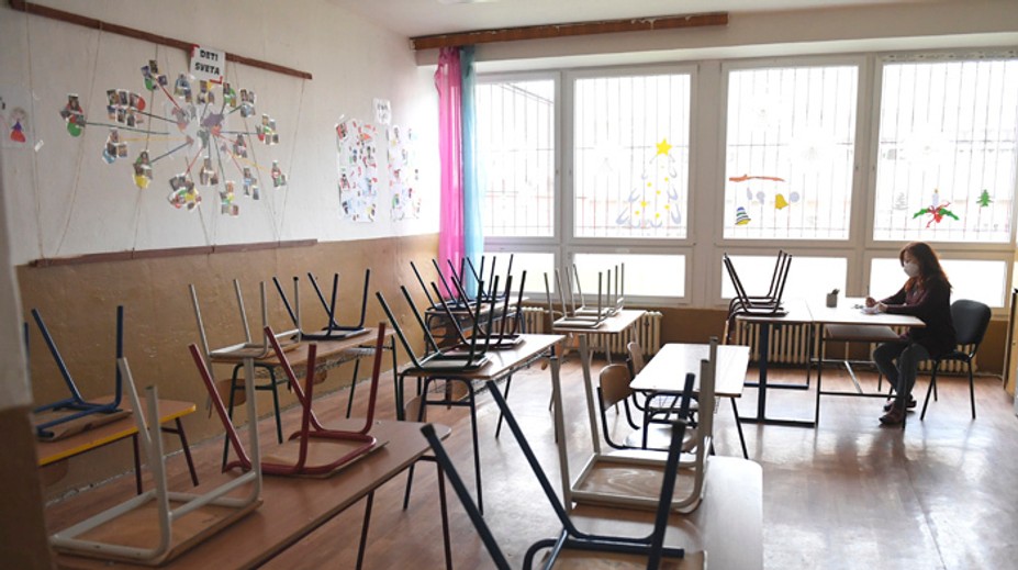 Oddnes sa žiaci 2. stupňa a stredoškoláci učia online z domu