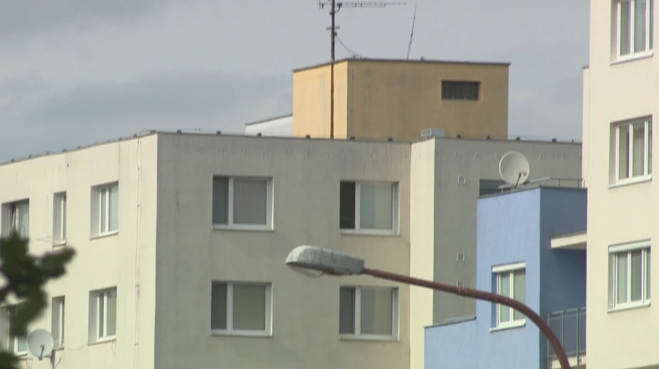 Mladé rodiny utekali z Bratislavy za lacnejším domom. Dnes ich čaká nepríjemné prekvapenie