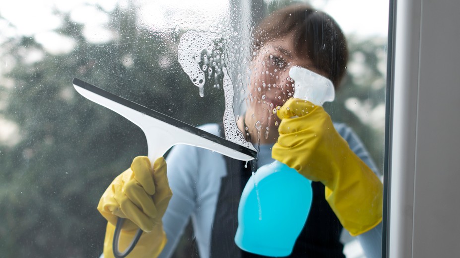 Veľký test čističov okien: Lacný obľúbenec Slovákov pohorel – obsahuje nebezpečnú látku, ďalší prekvapil