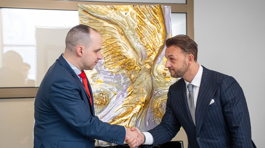 Na policajnom prezídiu sa objavil pamätník venovaný Lučanskému. Dielo má jednu obrovskú chybu