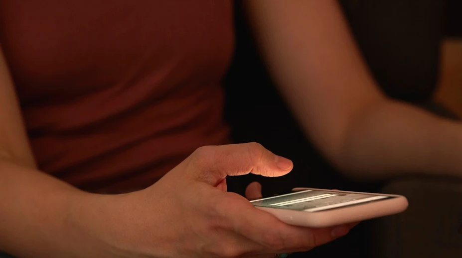 Mobil vám môže nenápadne ničiť ruku. Problémom je spôsob, akým ho držíme