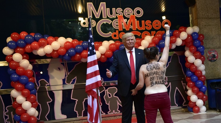 Feministky sa vtipne pomstili Trumpovi: Chyťme patriarchát za gule!