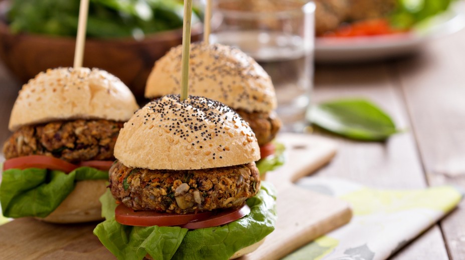 Už žiadne vegánske burgery alebo klobásy v EÚ. Rastlinné produkty musia premenovať