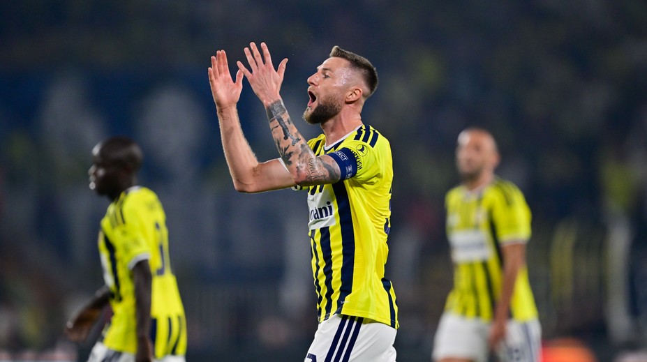 Súboj Slovákov o Ligu majstrov víťaza nepriniesol. Škriniar viedol Fenerbahce, Greif raz inkasoval