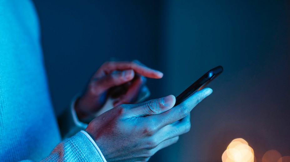 Rusi zarábajú na nechutných videách s popravami zajatcov a znesväcovaním tiel – vrátane močenia a napichovania hláv