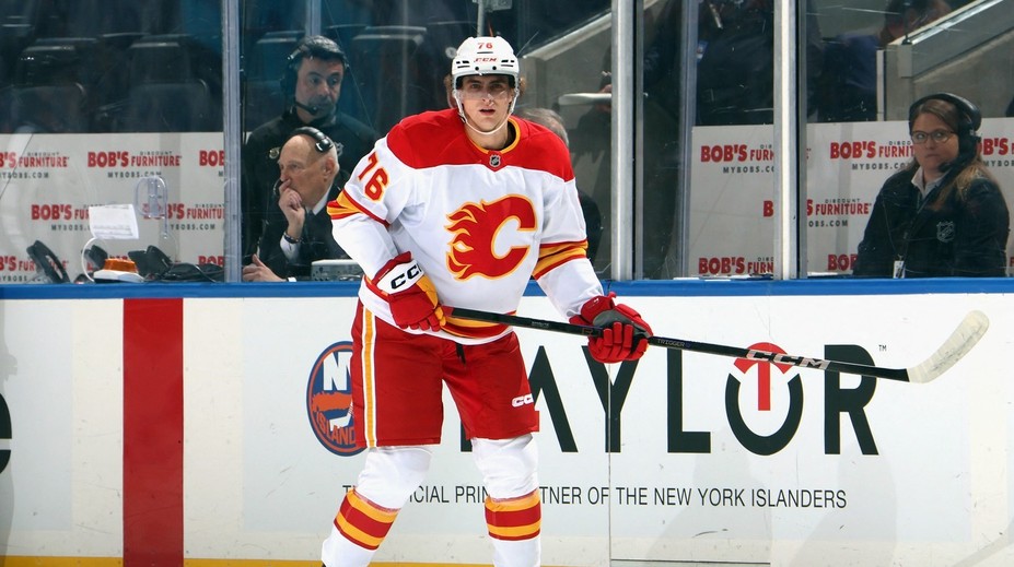 VIDEO: Pospíšil bodom v prestrelke naštartoval Calgary. Nemec s Jersey živí nádej na play off