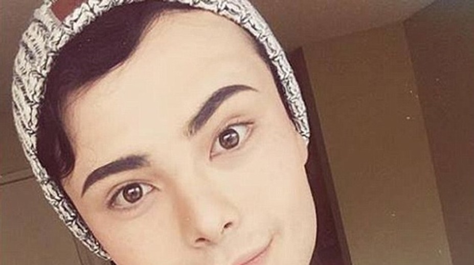 Jeho vášňou sú Disney princezné. Každý deň sa na ne dokonale mení