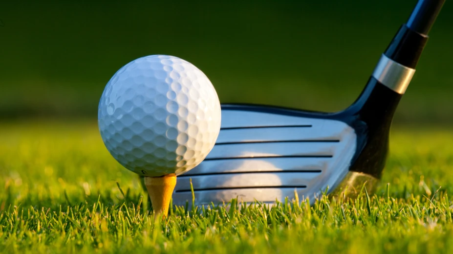 Len šesťročné dievča zomrelo po tom, ako ho otec trafil golfovou loptičkou